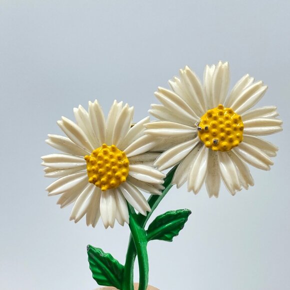 Vintage Set of 3 Daisy Brooch Floral Enamel Gold Tone Green Plastic Pin Trio - Picture 12 of 14